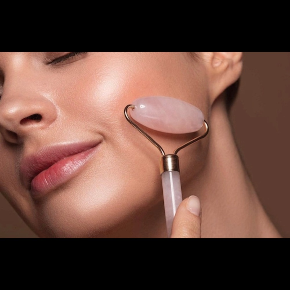 True Rose Quartz Facial Roller